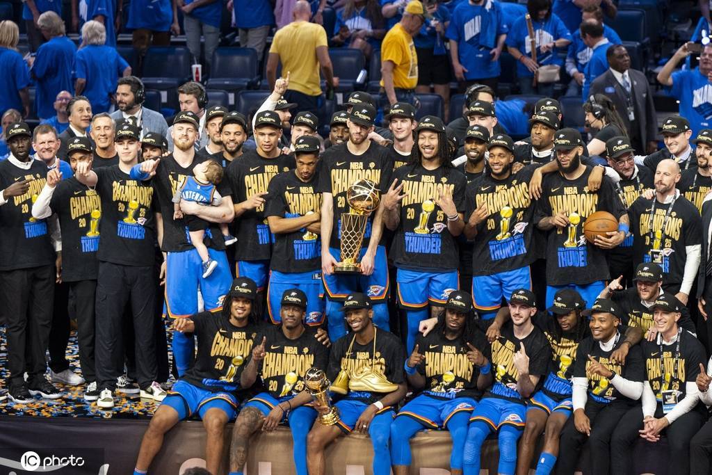 荣耀！俄城市长：将每年10月21日定为雷霆日